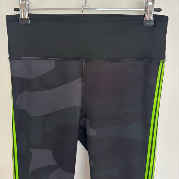 NOLI Camo Legging w/Green Stripe Detailing, Size S, Like New Condition - Picture 5 of 9